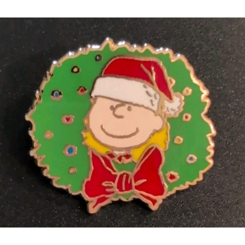 Loungefly Peanuts Snoppy & Gang Holiday Wreath Pin Blind Box Linus